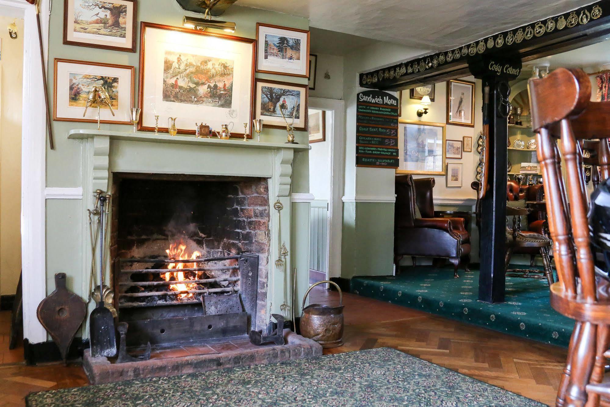 The Crown Inn Gayton  Exterior photo